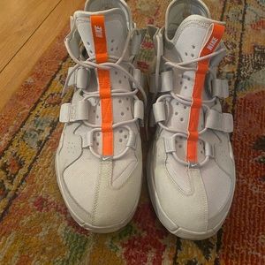 Nike men’s air edge 270 - Pure Platinum/White - size 14 men’s